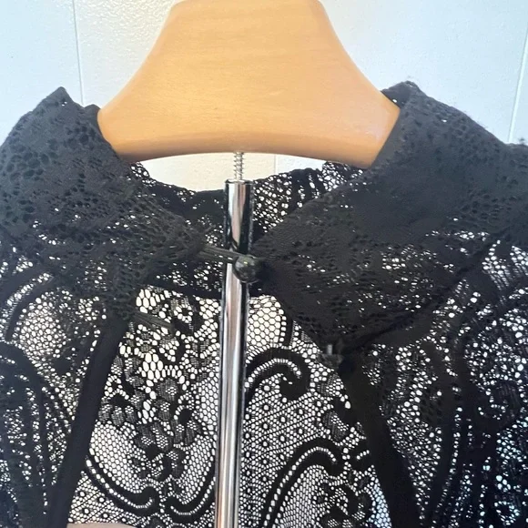 Black lace dress 
Large 
From Windsor - Picture 10 of 10